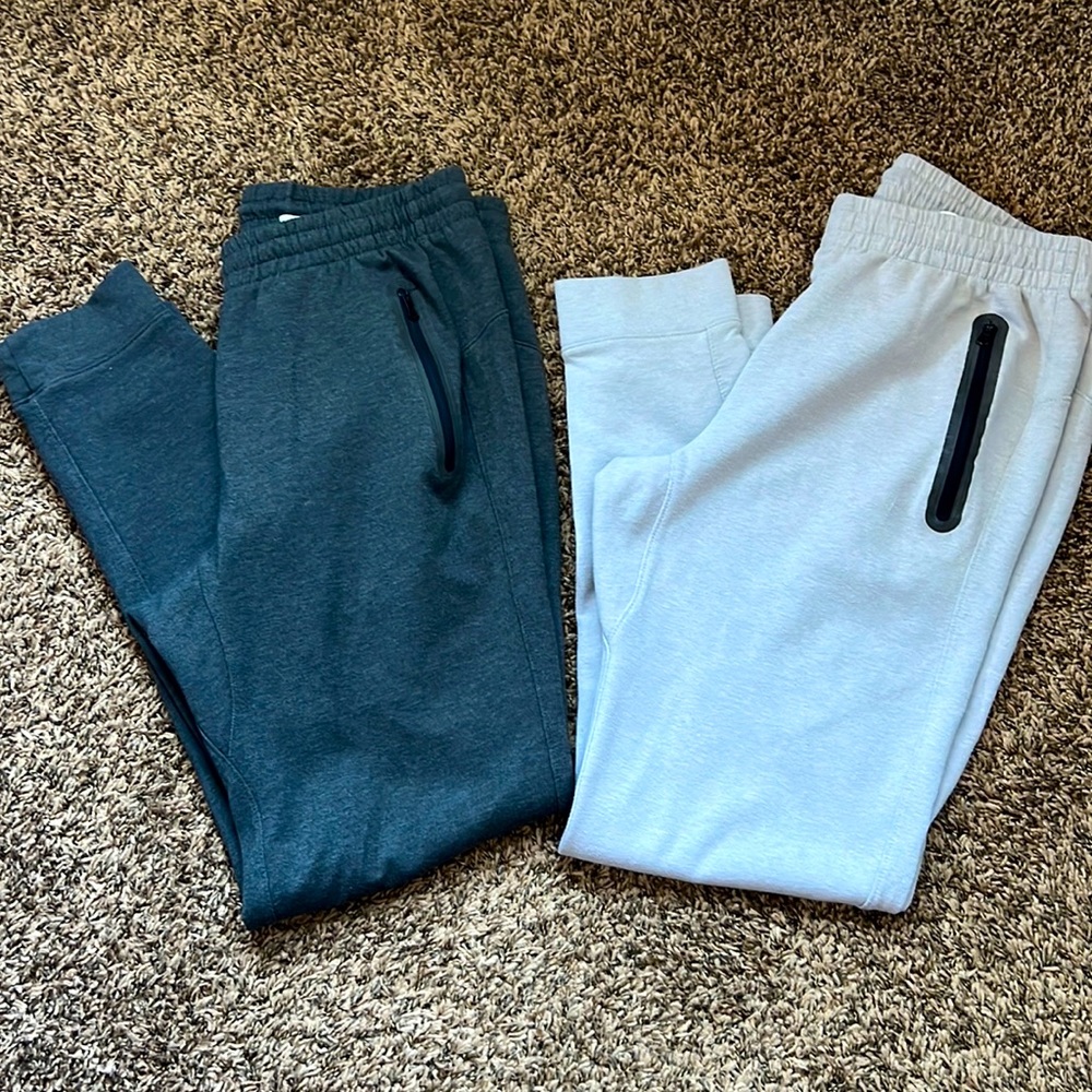 Old Navy Men’s Active Joggers GO-DRY light Gray and Dark Gray.